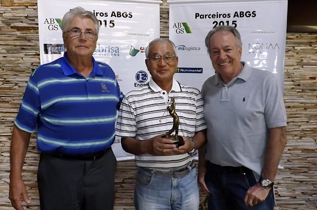 Kiryla e Ipe entregam premio a Shozo Karazawa