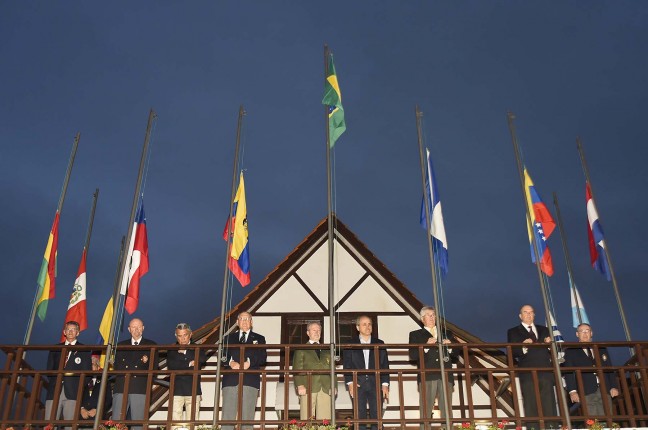 Cerimonia de hasteamento das bandeiras