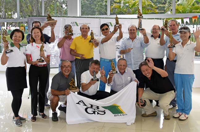 Todos os campeoes comemorando 648