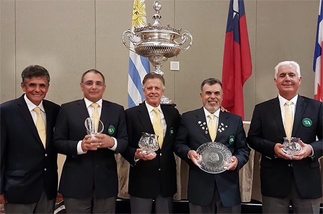 Brasil com trofeus mundial senior 648