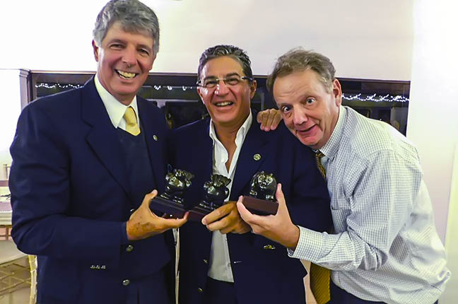 gomez-grego-e-frank-com-trofeus