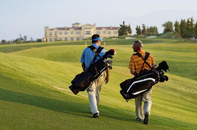golfistas-caminhando