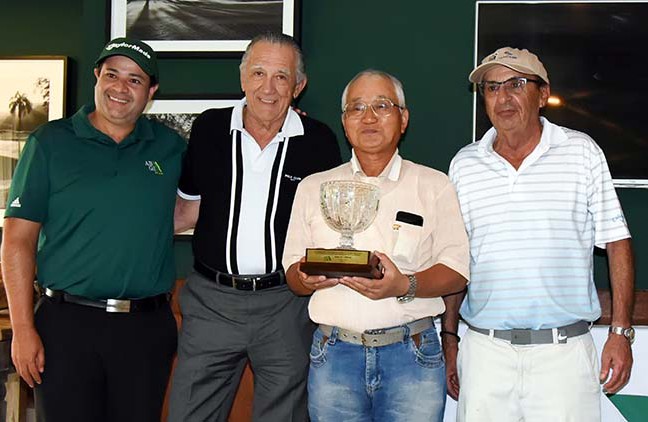 campeao-shozo-karasawa-com-wagner-felix-walter-taurisano-e-elver-colombo-650