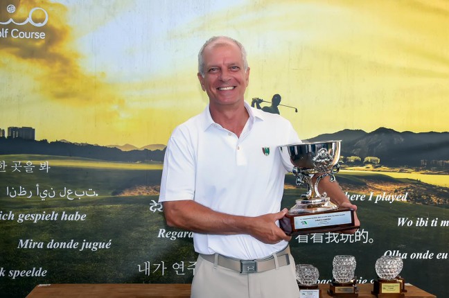 marcelo-stallone-campeao-com-trofeu-65p